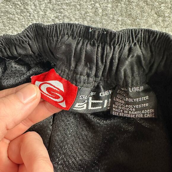 Y2K Skull and Flame Baggy Black Shorts Size Large Board Shorts Skater jnco style - Picture 4 of 8